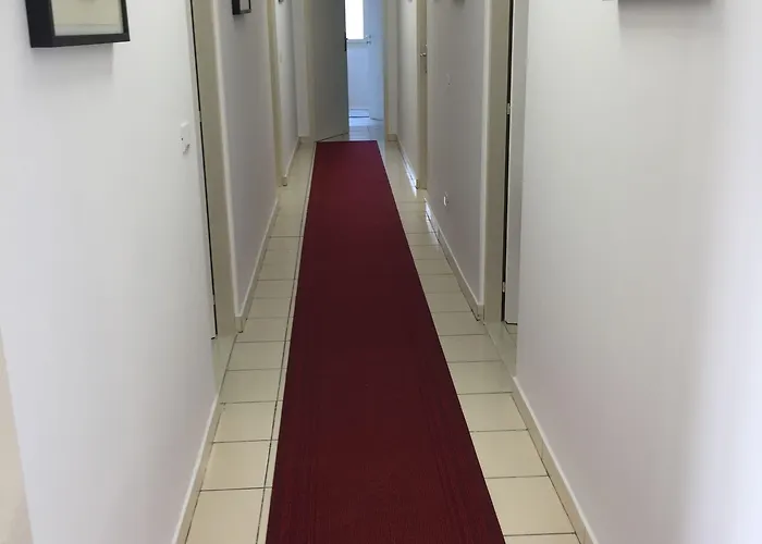 Veda Elegant Πανσιόν