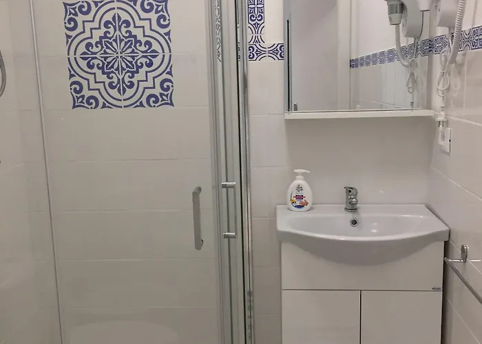 Veda Elegant Πανσιόν